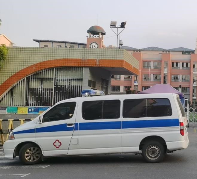 随县救护车出租护送骨折病人一公里多少钱